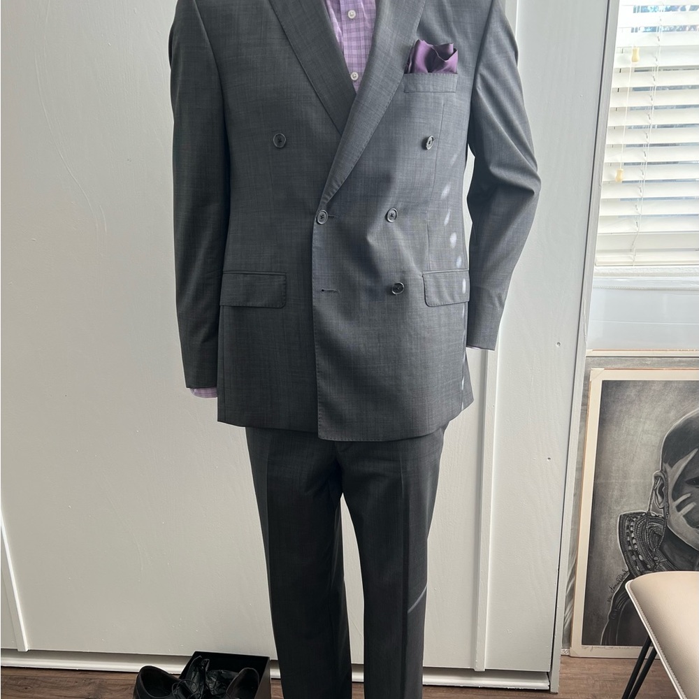Jack Victor” Italian fabric, made in Canada. Gently used in excellent condition.